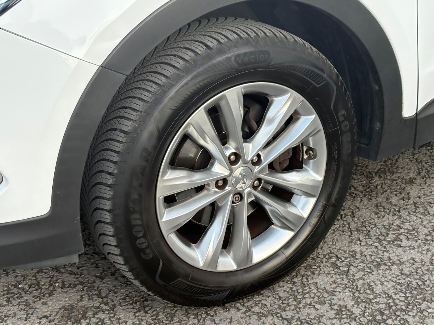 Used Hyundai Santa Fe 2017 for sale - 77215663: Photo 46