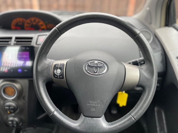 Used Toyota Yaris 2011 for sale - 76175189: Photo 18