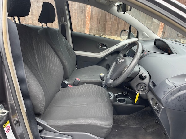 Used Toyota Yaris 2011 for sale - 76175189: Photo 25