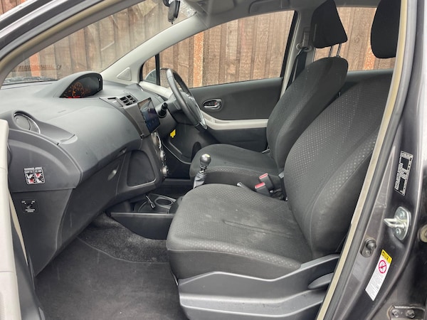 Used Toyota Yaris 2011 for sale - 76175189: Photo 26