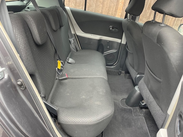 Used Toyota Yaris 2011 for sale - 76175189: Photo 27