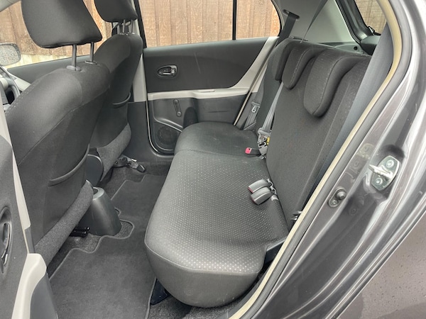 Used Toyota Yaris 2011 for sale - 76175189: Photo 29