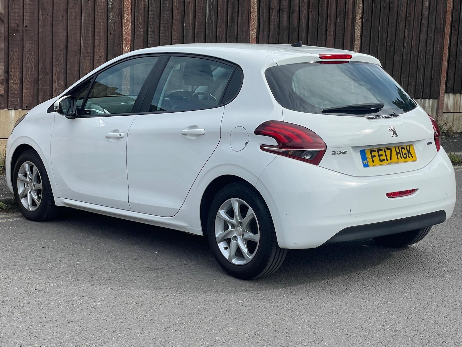 Used Peugeot 208 2017 for sale - 76730831: Photo 11