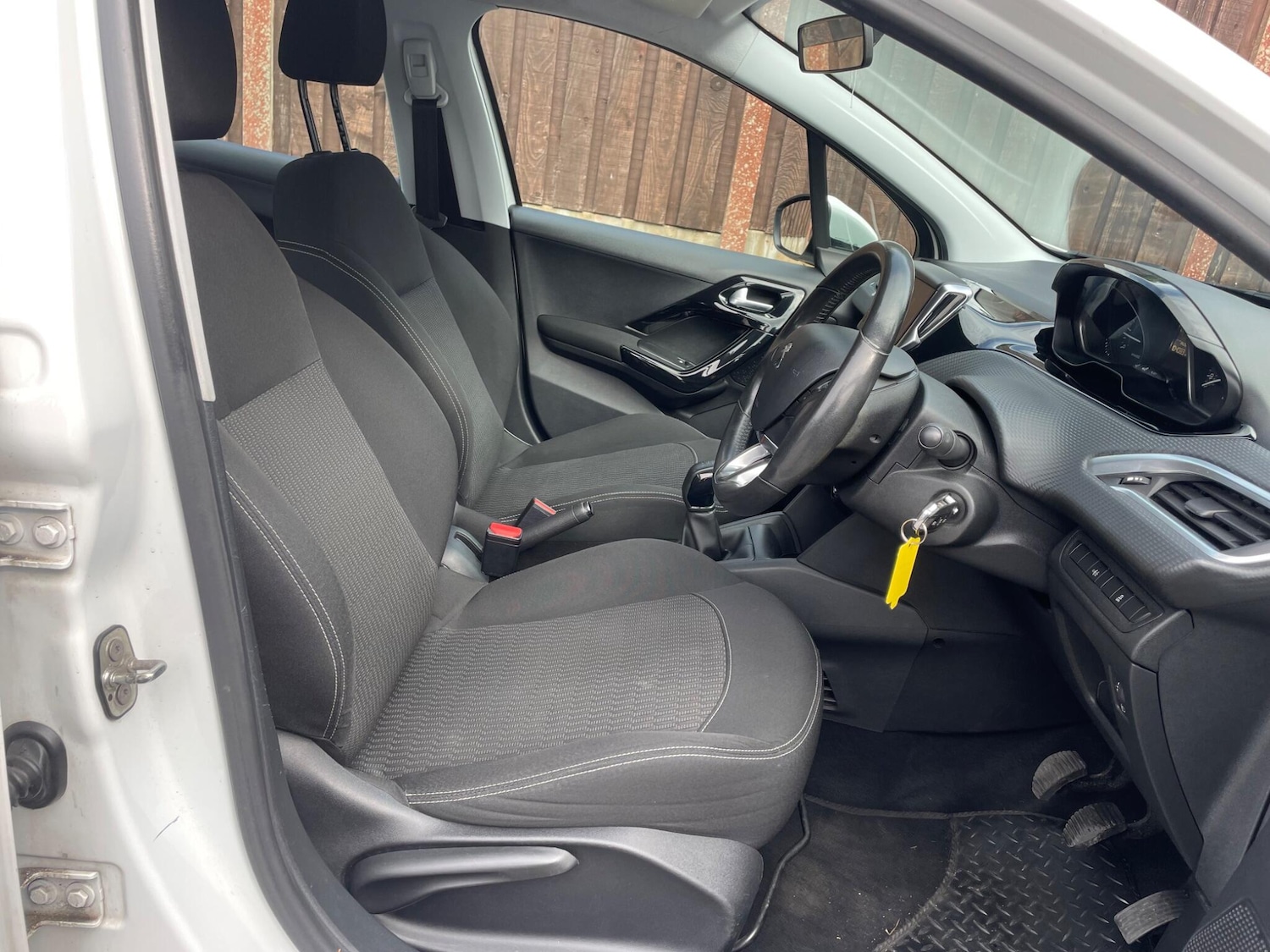 Used Peugeot 208 2017 for sale - 76730831: Photo 31