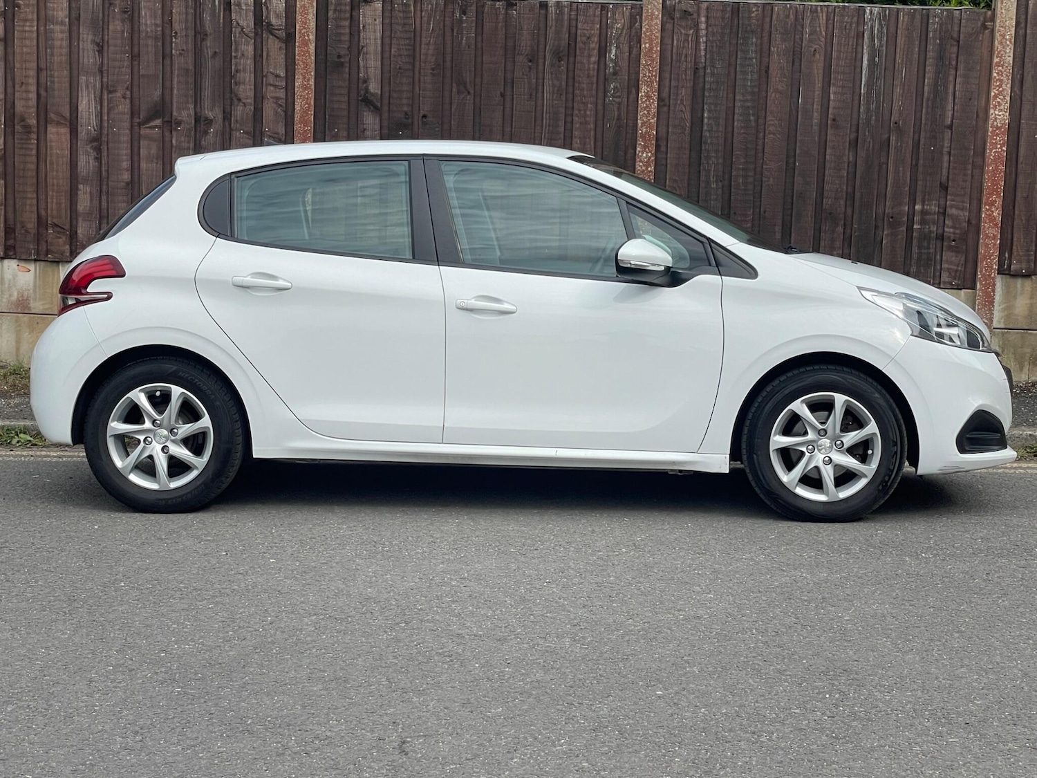 Used Peugeot 208 2017 for sale - 76730831: Photo 6