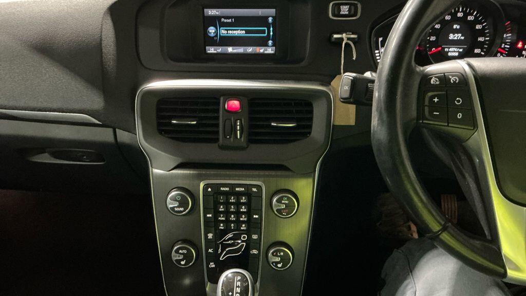 Used Volvo V40 2015 for sale - 77411288: Photo 9