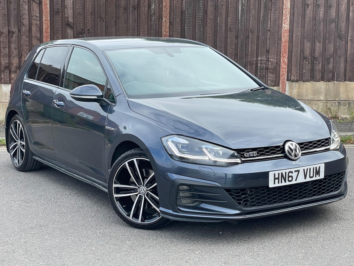 Used Volkswagen Golf 2017 for sale - 76348856: Photo 1