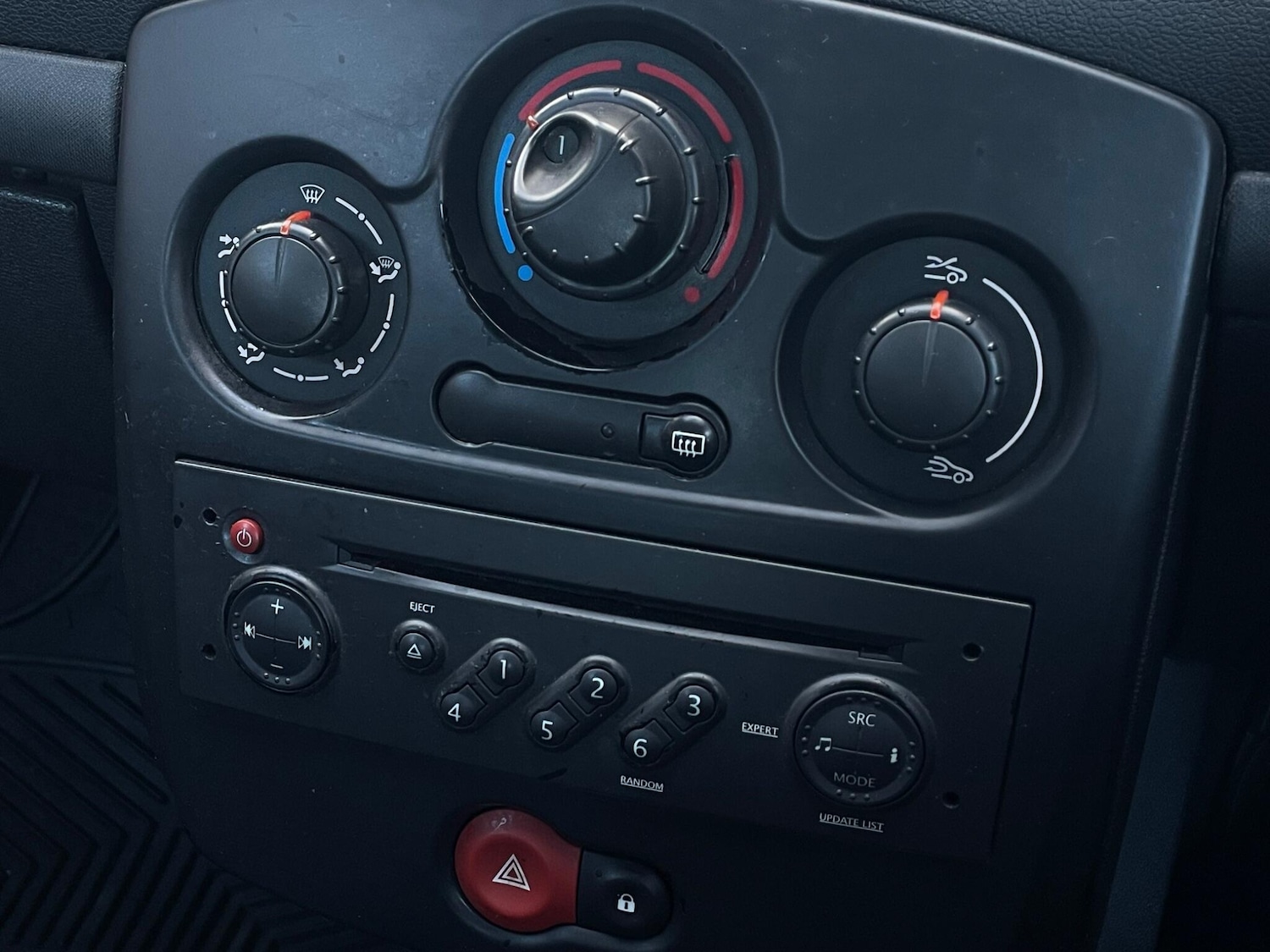 Used Renault Clio 2007 for sale - 77057424: Photo 31