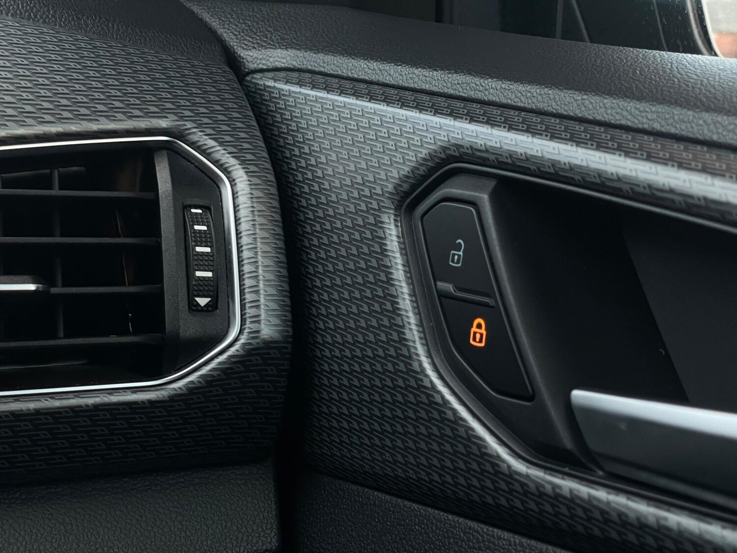 Used Volkswagen T-Cross 2020 for sale - 76619740: Photo 48