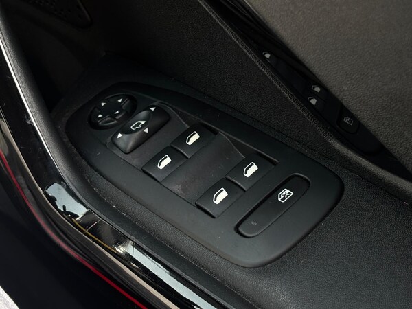 Used Peugeot 208 2015 for sale - 74485599: Photo 47