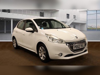 Peugeot - 208