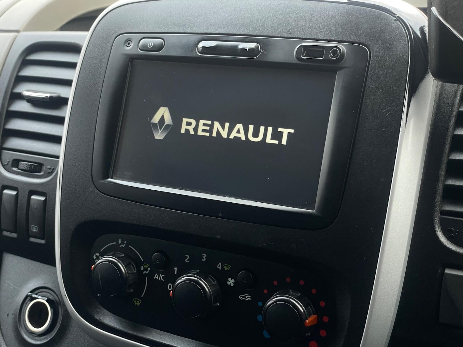 Used Renault Trafic 2015 for sale - 76456611: Photo 37