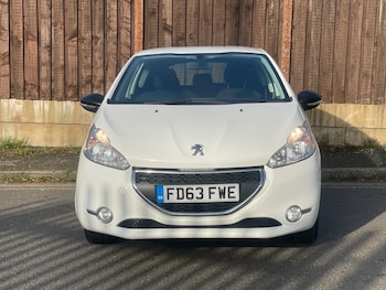 Used Peugeot 208 2014 for sale - 76226510: Photo