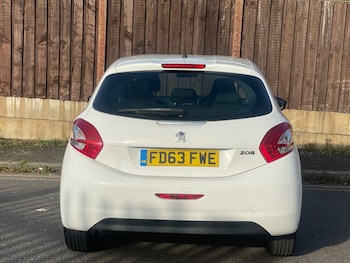 Used Peugeot 208 2014 for sale - 76226510: Photo