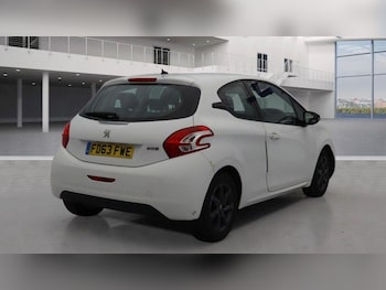 Used Peugeot 208 2014 for sale - 76226510: Photo