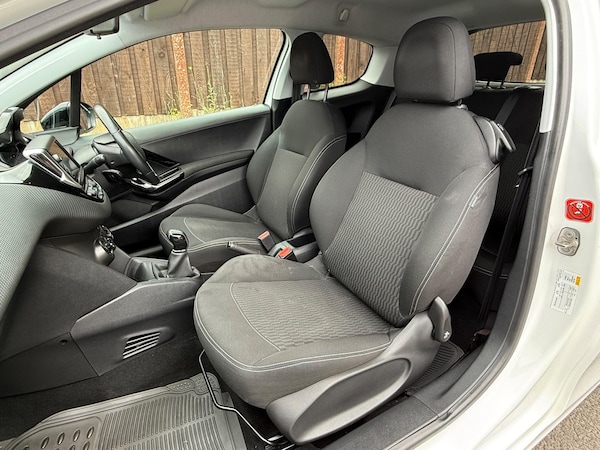 Used Peugeot 208 2017 for sale - 75269146: Photo 31