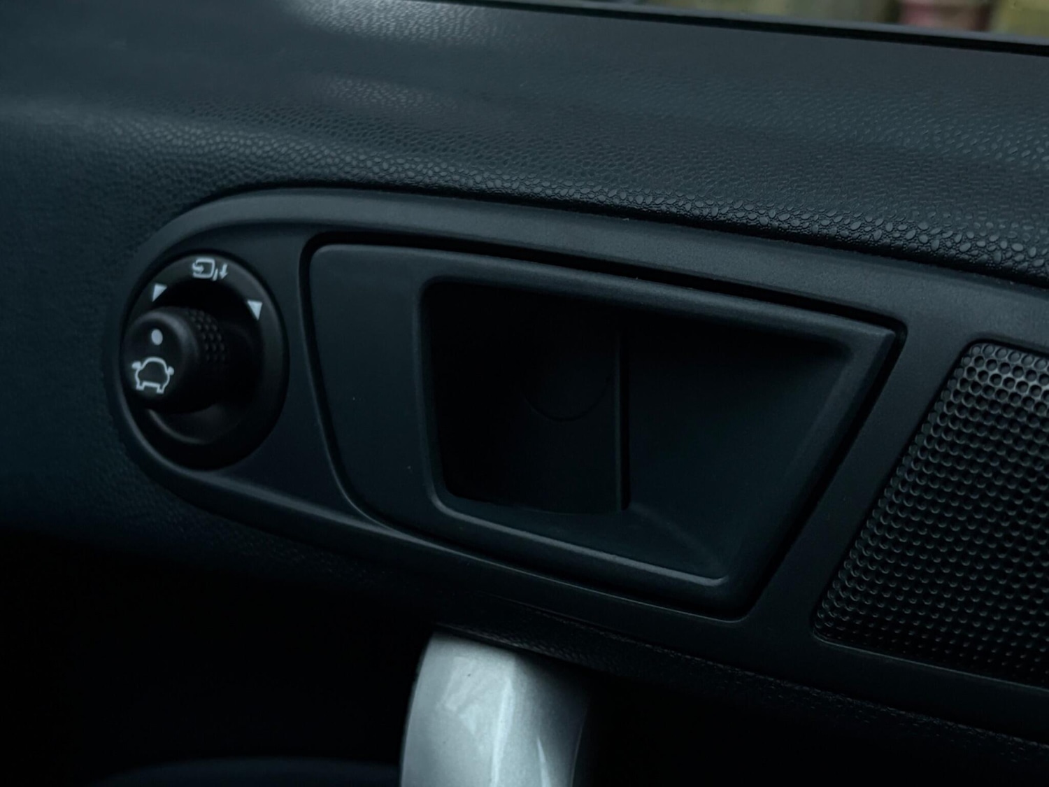 Used Ford Fiesta 2011 for sale - 77175187: Photo 25