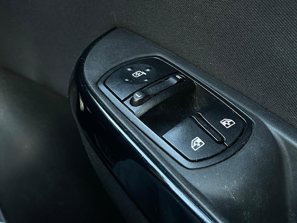 Used Vauxhall Corsa 2015 for sale - 73944237: Photo 41