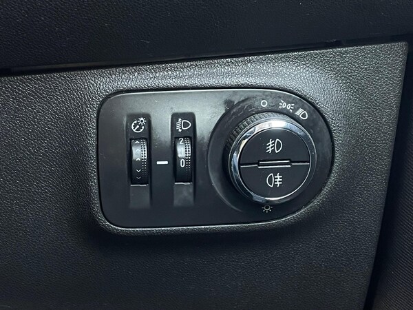 Used Vauxhall Corsa 2015 for sale - 73944237: Photo 42