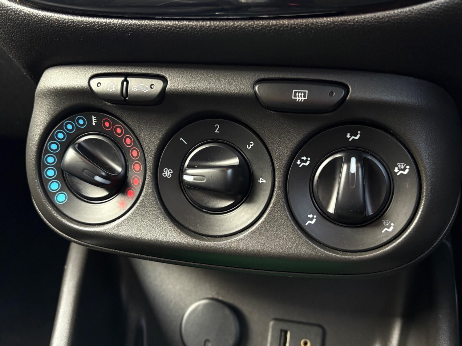 Used Vauxhall Corsa 2015 for sale - 73944237: Photo 61