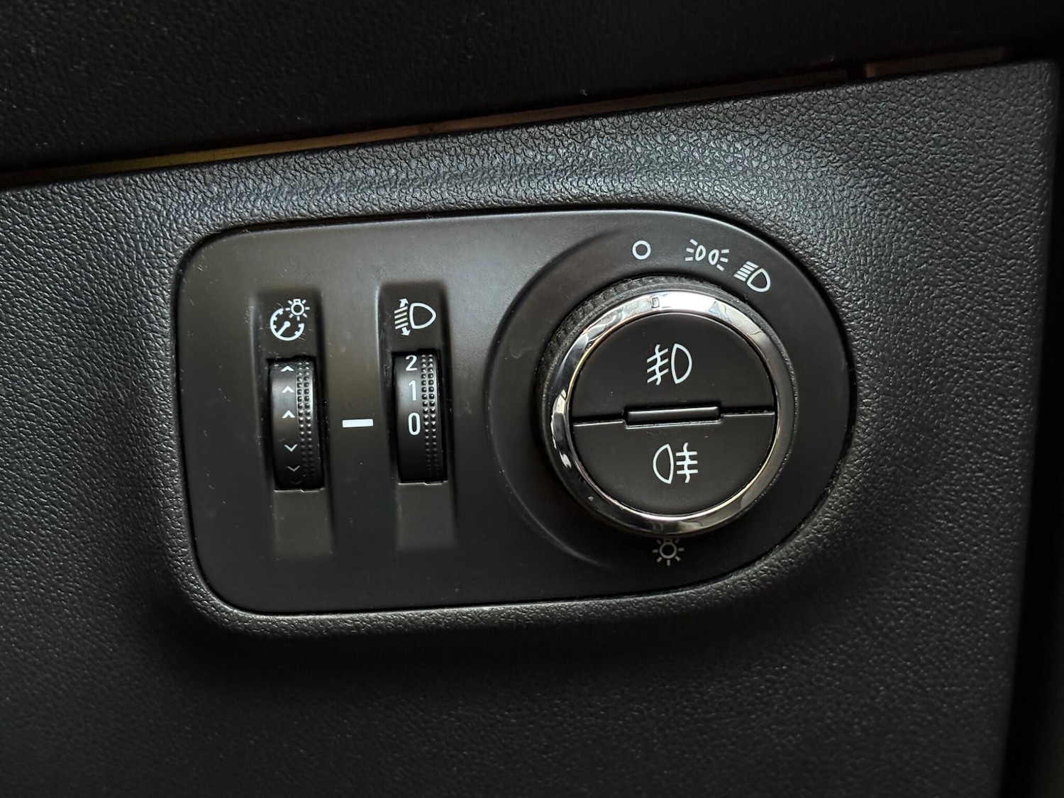 Used Vauxhall Corsa 2015 for sale - 73944237: Photo 65