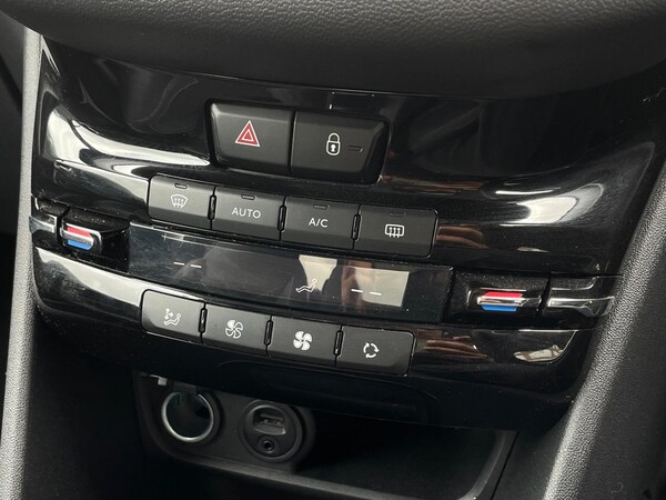 Used Peugeot 208 2013 for sale - 75539898: Photo 52