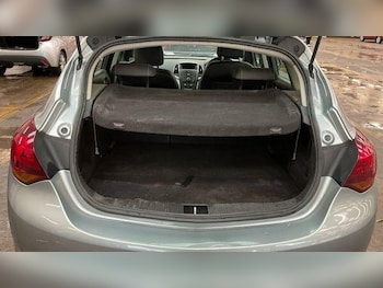 Used Vauxhall Astra 2010 for sale - 76026605: Photo