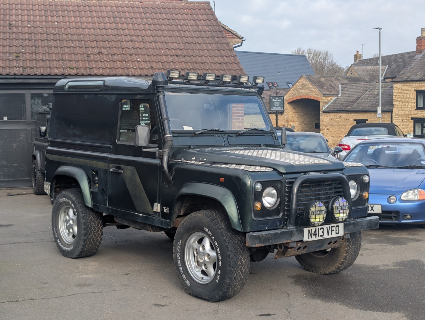 Used Land Rover Defender 90 1995 for sale - 77640231: Photo 2