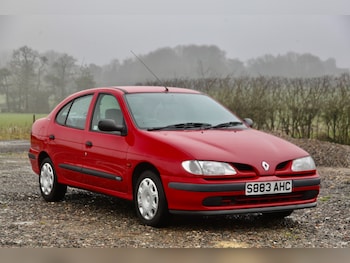 1998 (S) - 1.6e RN Classic Liberte 4dr