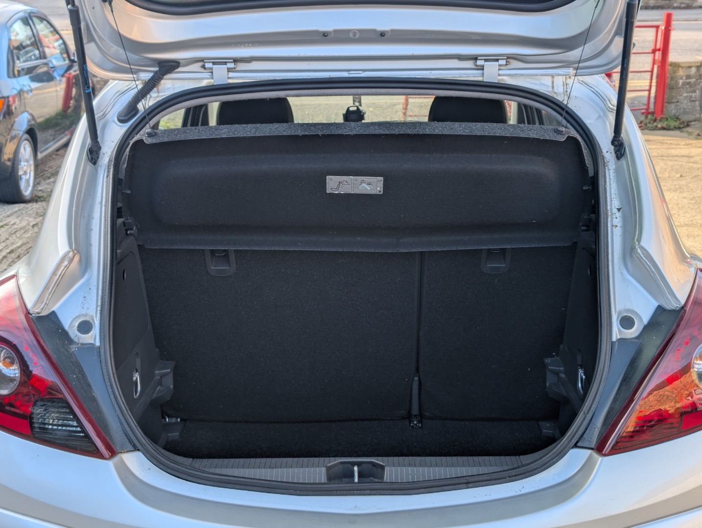 Used Vauxhall Corsa 2010 for sale - 76639624: Photo 15