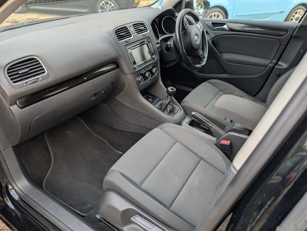 Used Volkswagen Golf 2010 for sale - 76220305: Photo 14