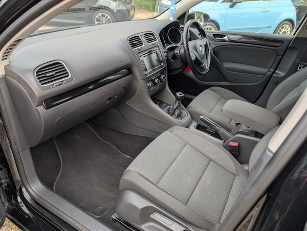 Used Volkswagen Golf 2010 for sale - 76220305: Photo 17