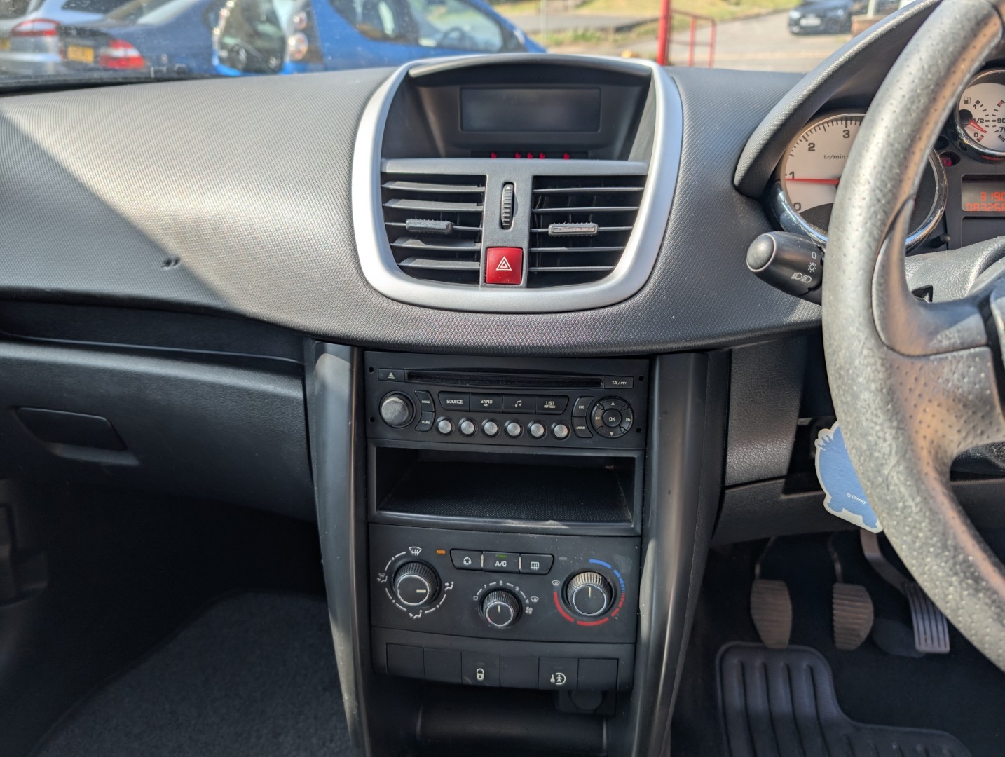 Used Peugeot 207 2011 for sale - 76392320: Photo 8