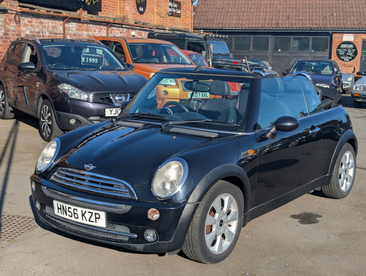 Used MINI Convertible 2006 for sale - 77930950: Photo 2
