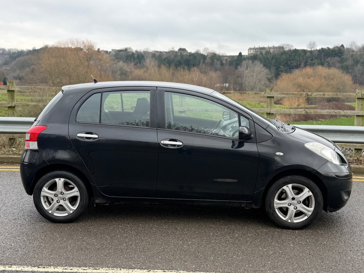 Used Toyota Yaris 2010 for sale - 77495732: Photo 9