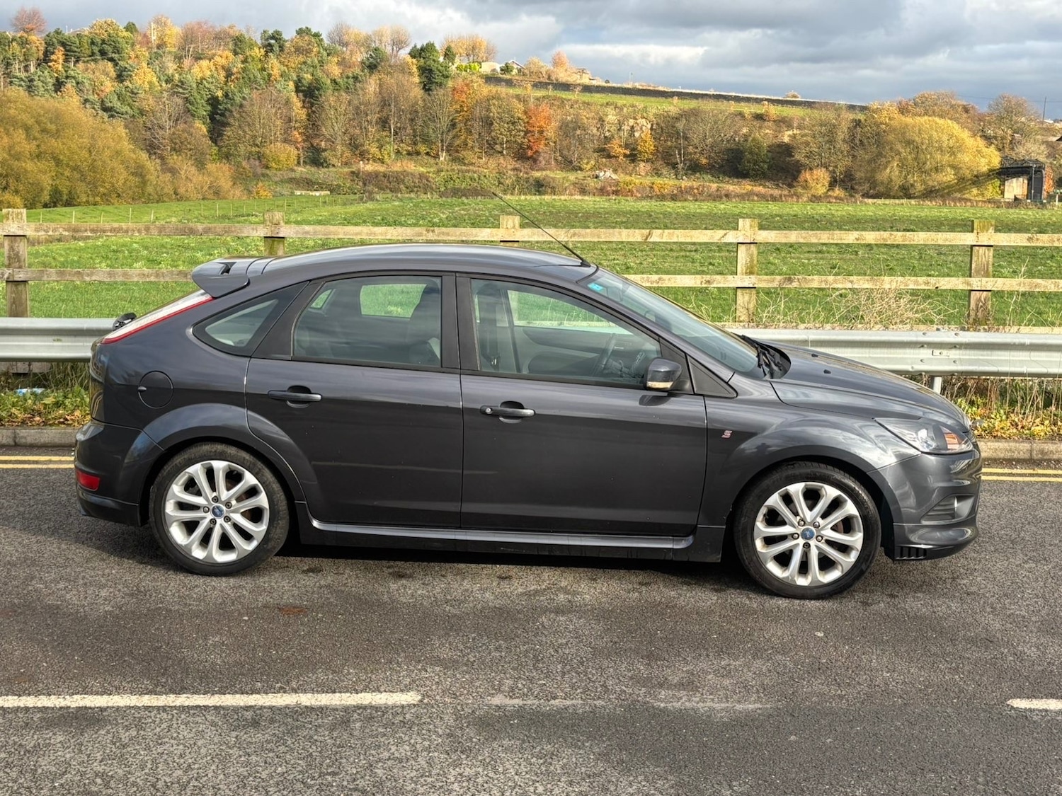 Used Ford Focus 2010 for sale - 76837365: Photo 3