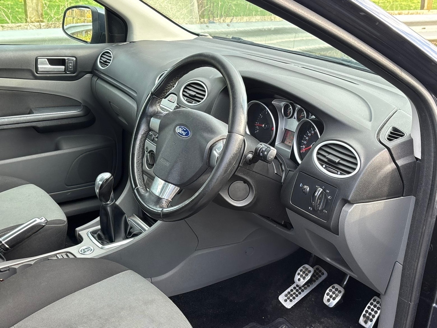 Used Ford Focus 2010 for sale - 76837365: Photo 8