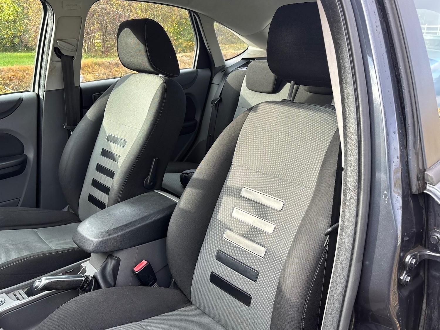 Used Ford Focus 2010 for sale - 76837365: Photo 9