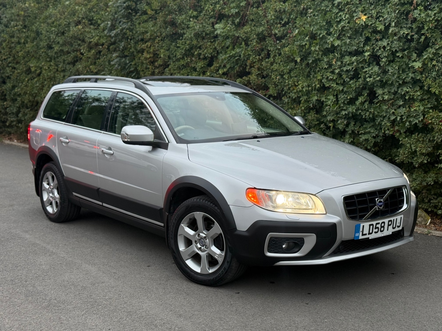 Used Volvo XC70 2008 for sale - 76450632: Photo 1