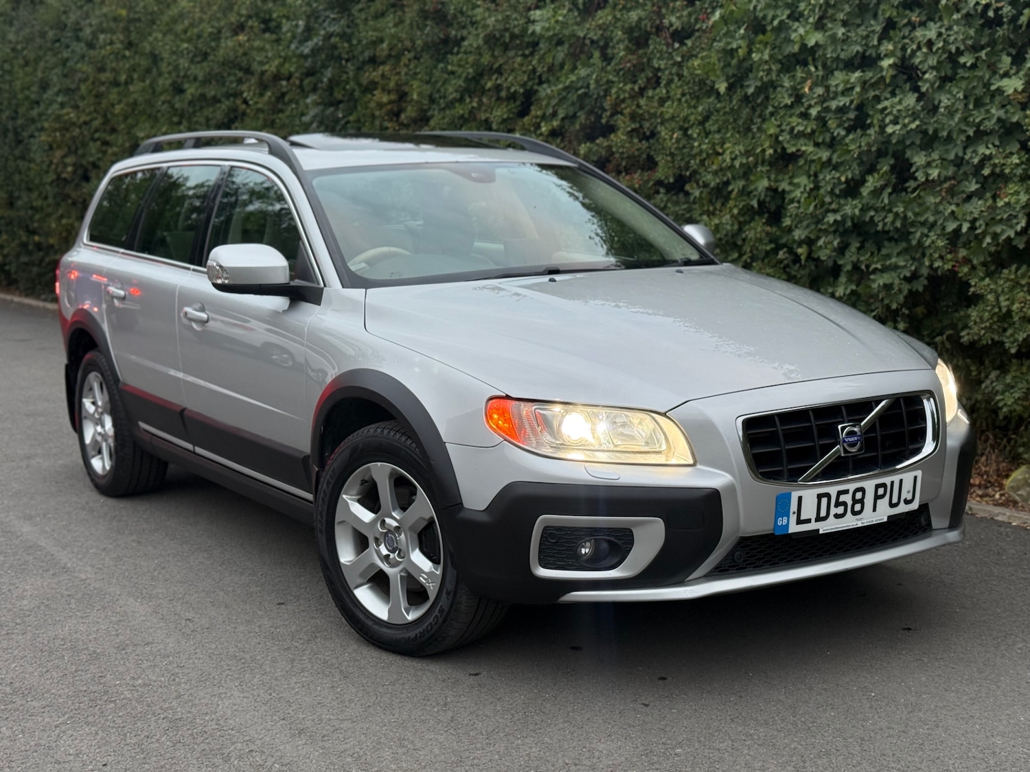 Used Volvo XC70 2008 for sale - 76450632: Photo 2