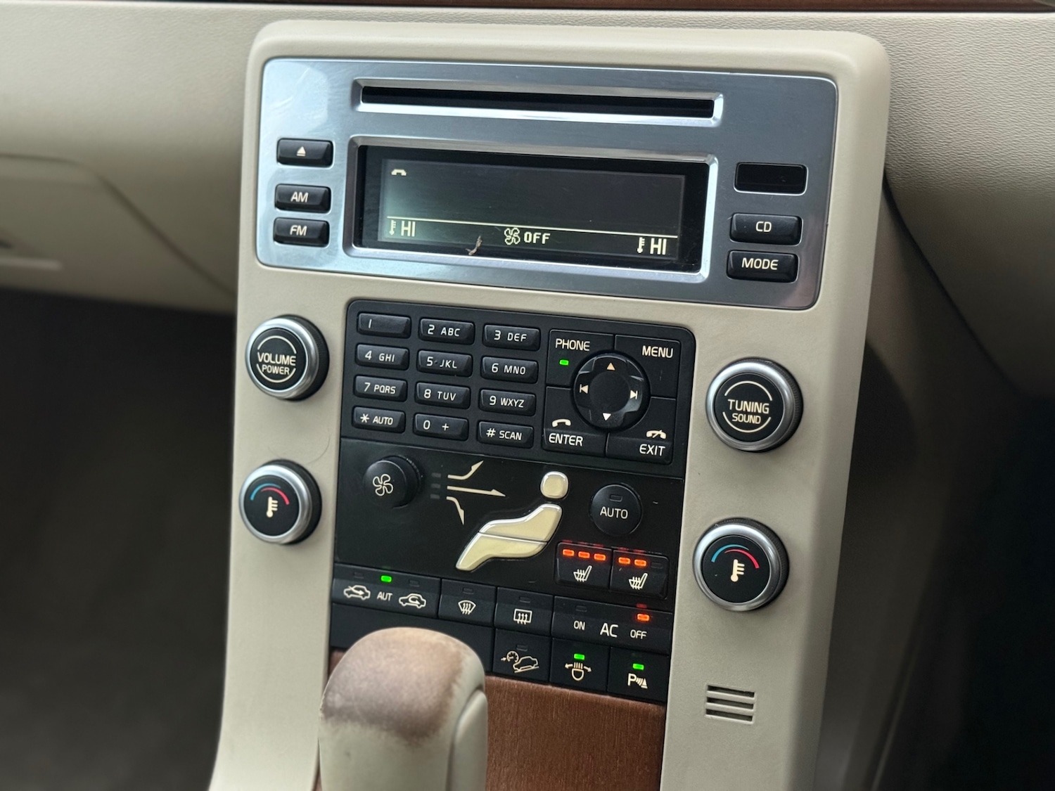 Used Volvo XC70 2008 for sale - 76450632: Photo 28