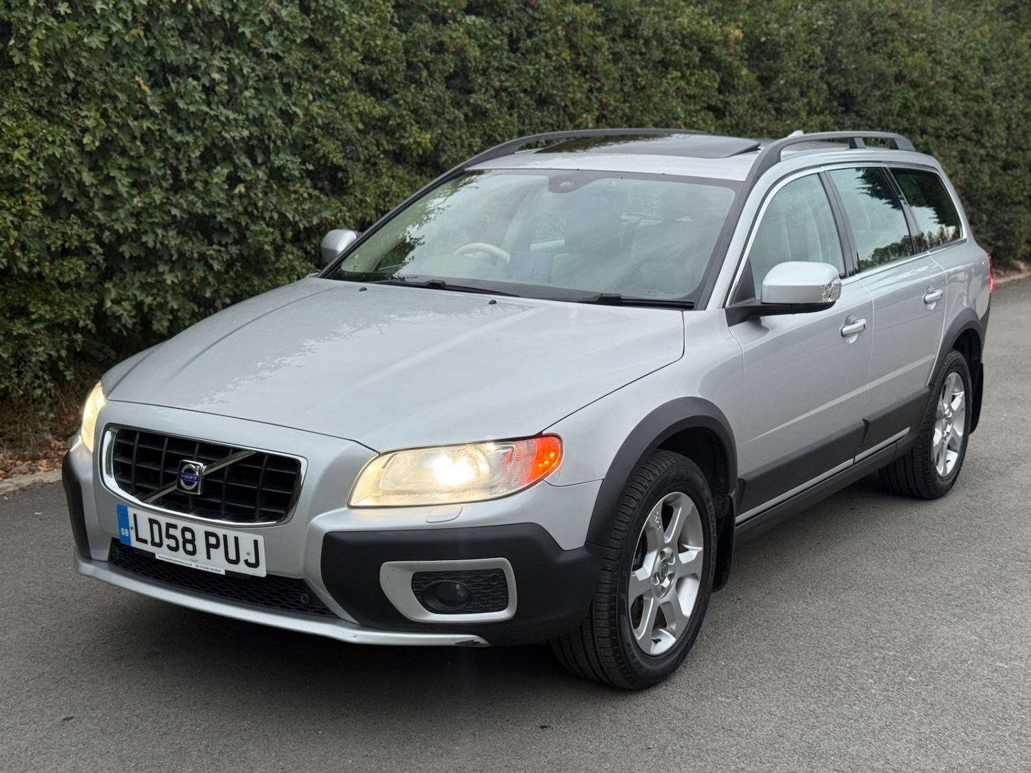 Used Volvo XC70 2008 for sale - 76450632: Photo 6