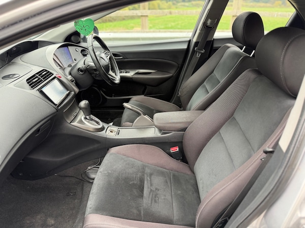Used Honda Civic 2011 for sale - 76309988: Photo 17