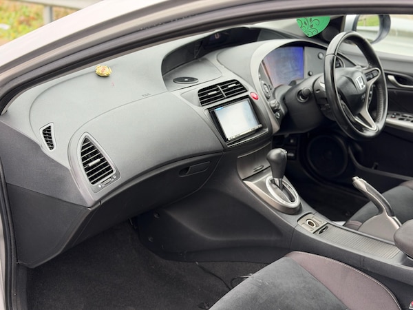 Used Honda Civic 2011 for sale - 76309988: Photo 18