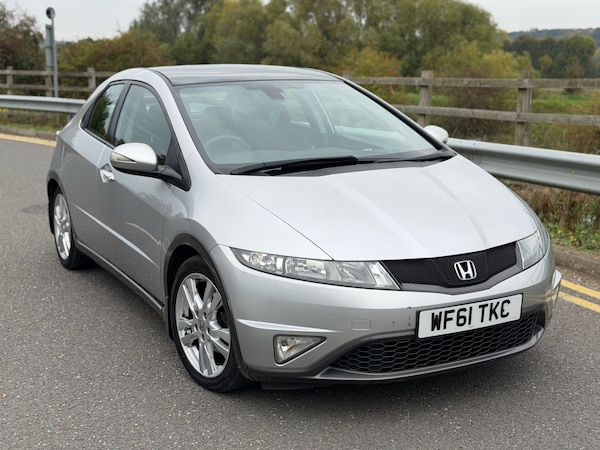 Used Honda Civic 2011 for sale - 76309988: Photo 2