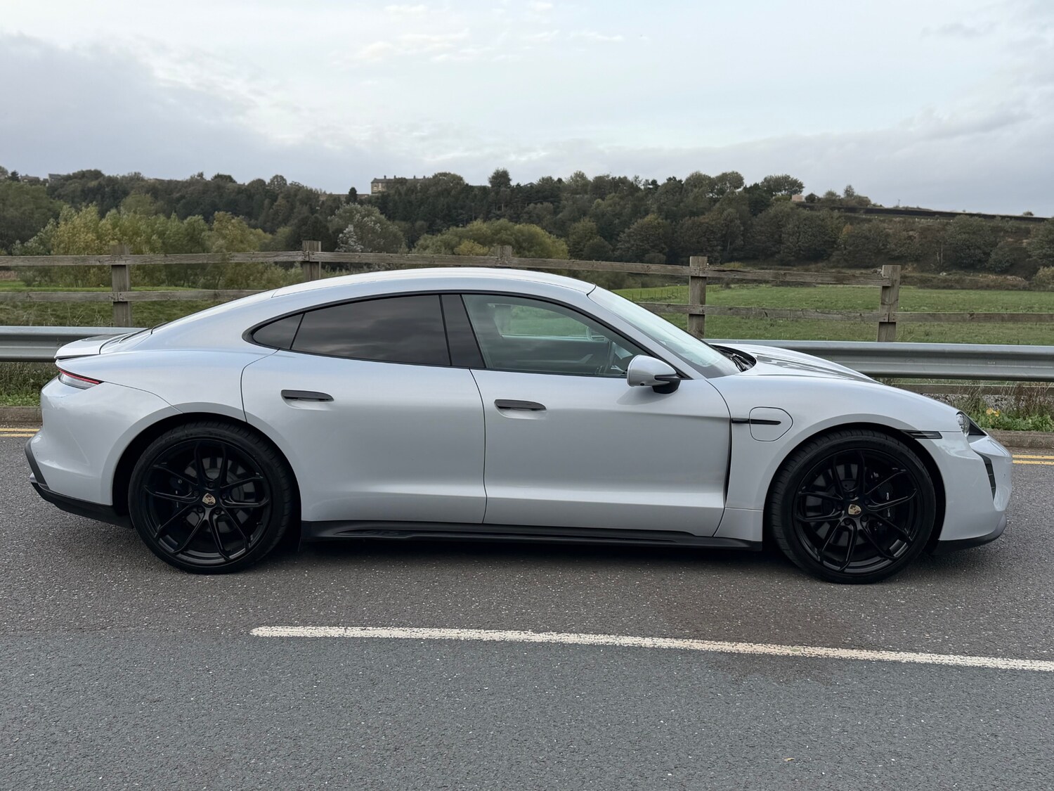 Used Porsche Taycan 2023 for sale - 76293453: Photo 4