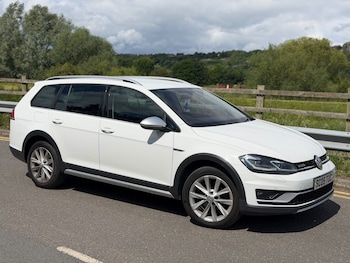 Used Volkswagen Golf 2017 for sale - 78826146: Photo