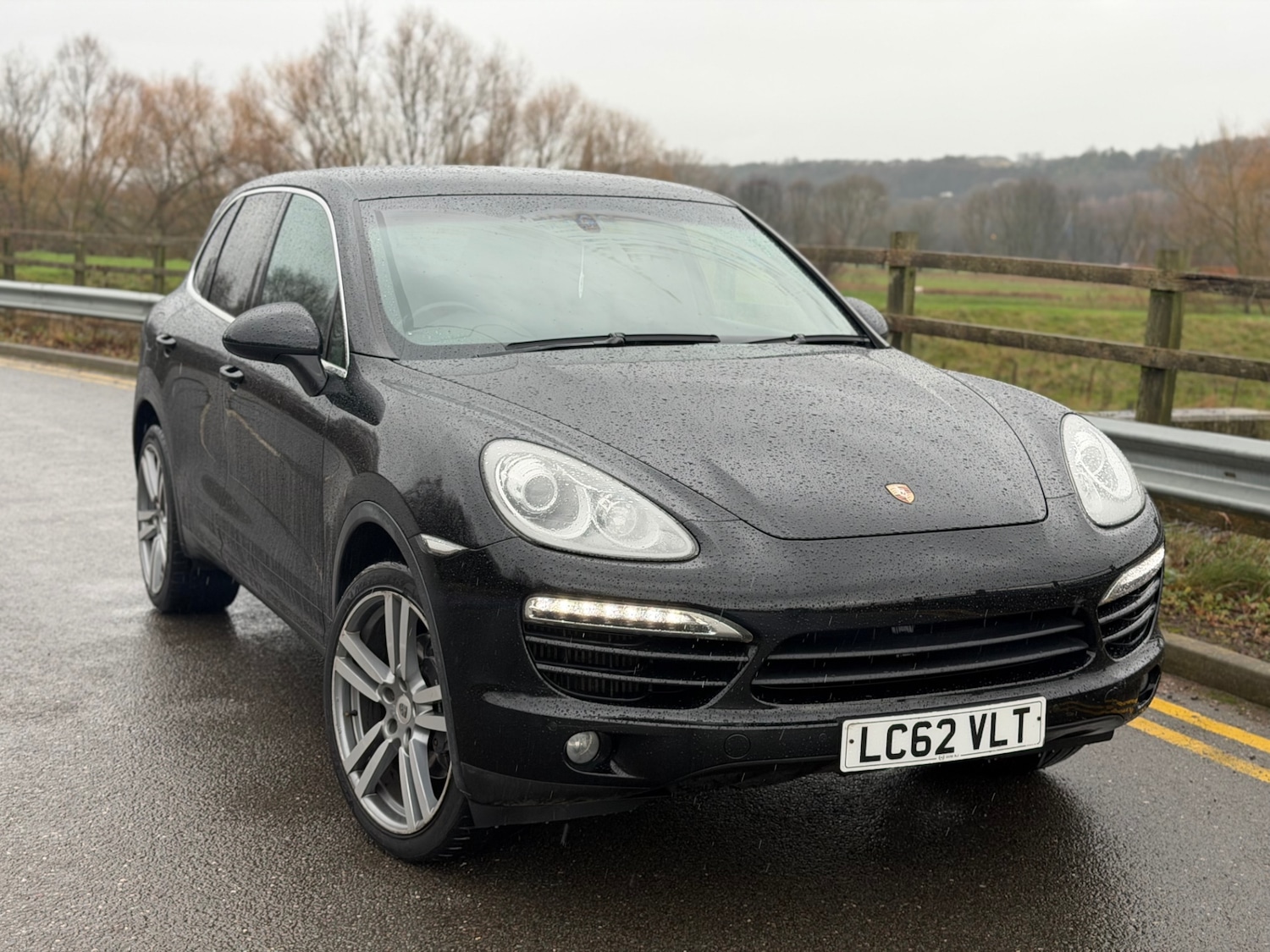 Used Porsche Cayenne 2012 for sale - 76947181: Photo 2