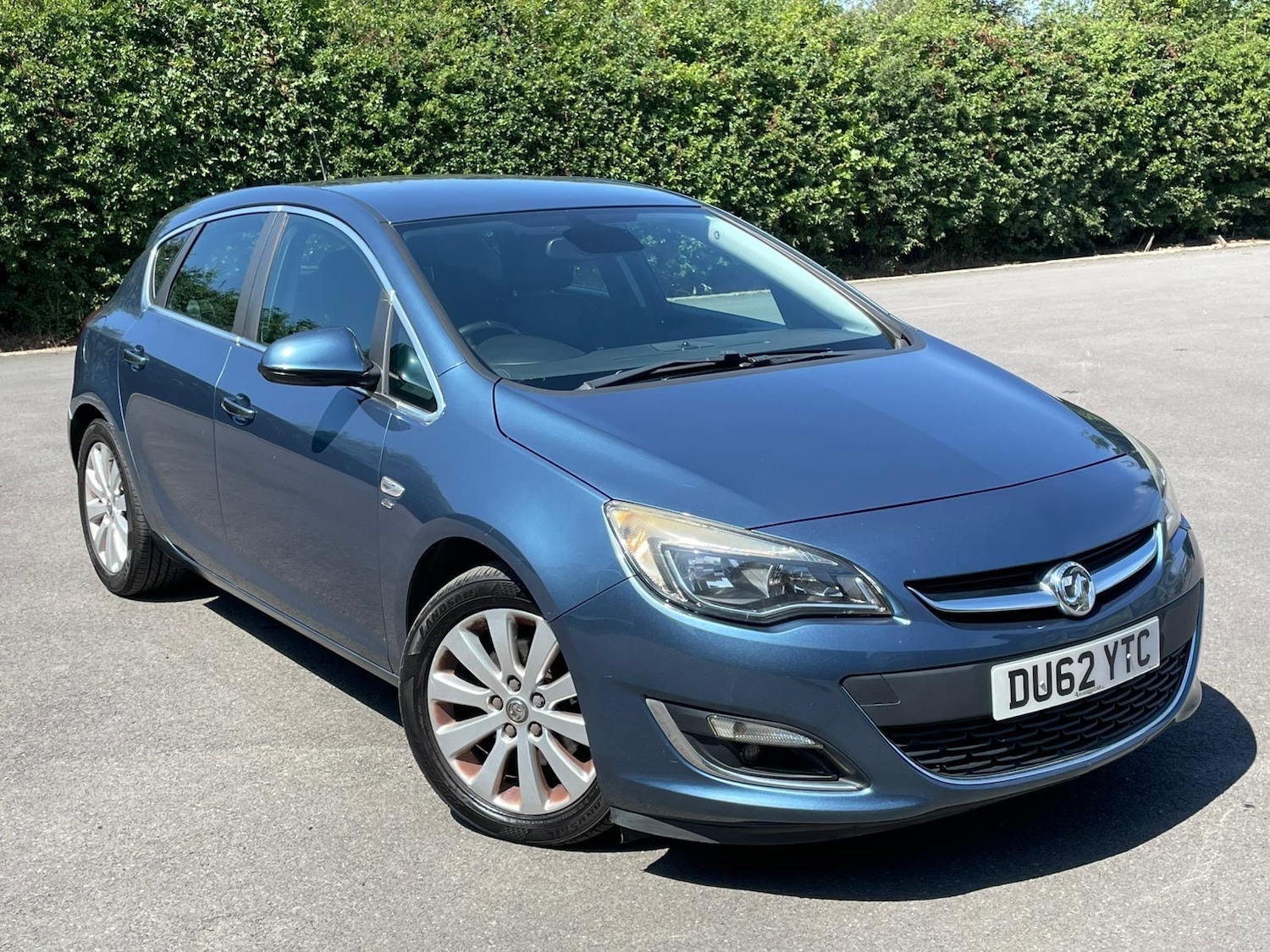 Used Vauxhall Astra 2012 for sale - 76159272: Photo 2