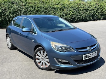 Used Vauxhall Astra 2012 for sale - 76159272: Photo 2